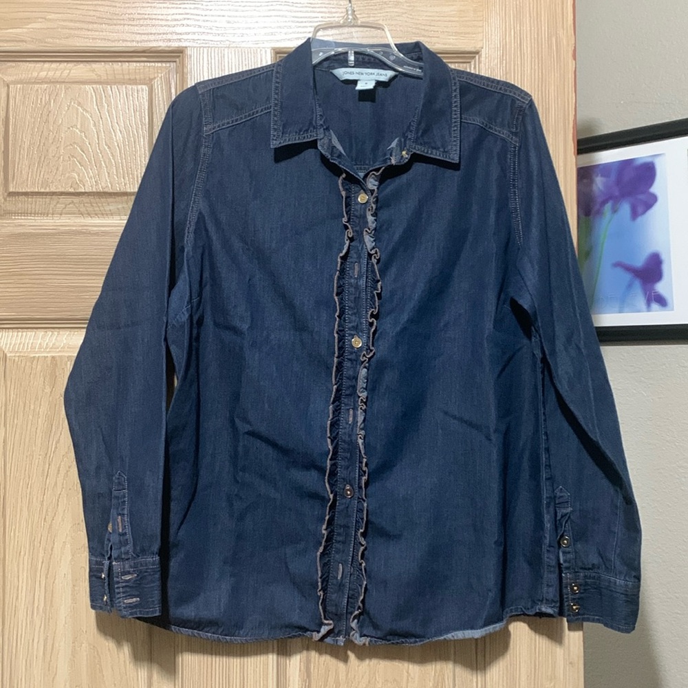 Jones New York jeans Shirt, size medium.